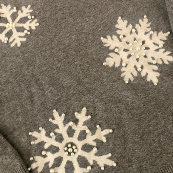 Faux Pearl Snowflake Calligraphie Sweater - Picture 3 of 9